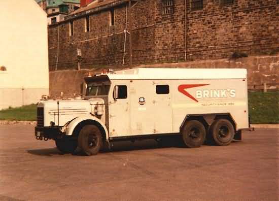 1995_international_armored_truck